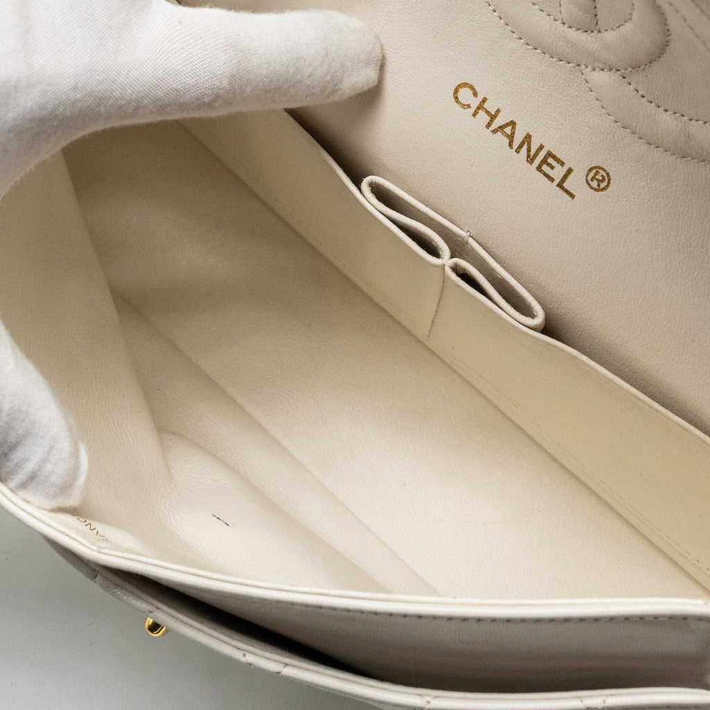 chanel-vintage-medium-classic-double-flap-bag-lambskin-white-ghw