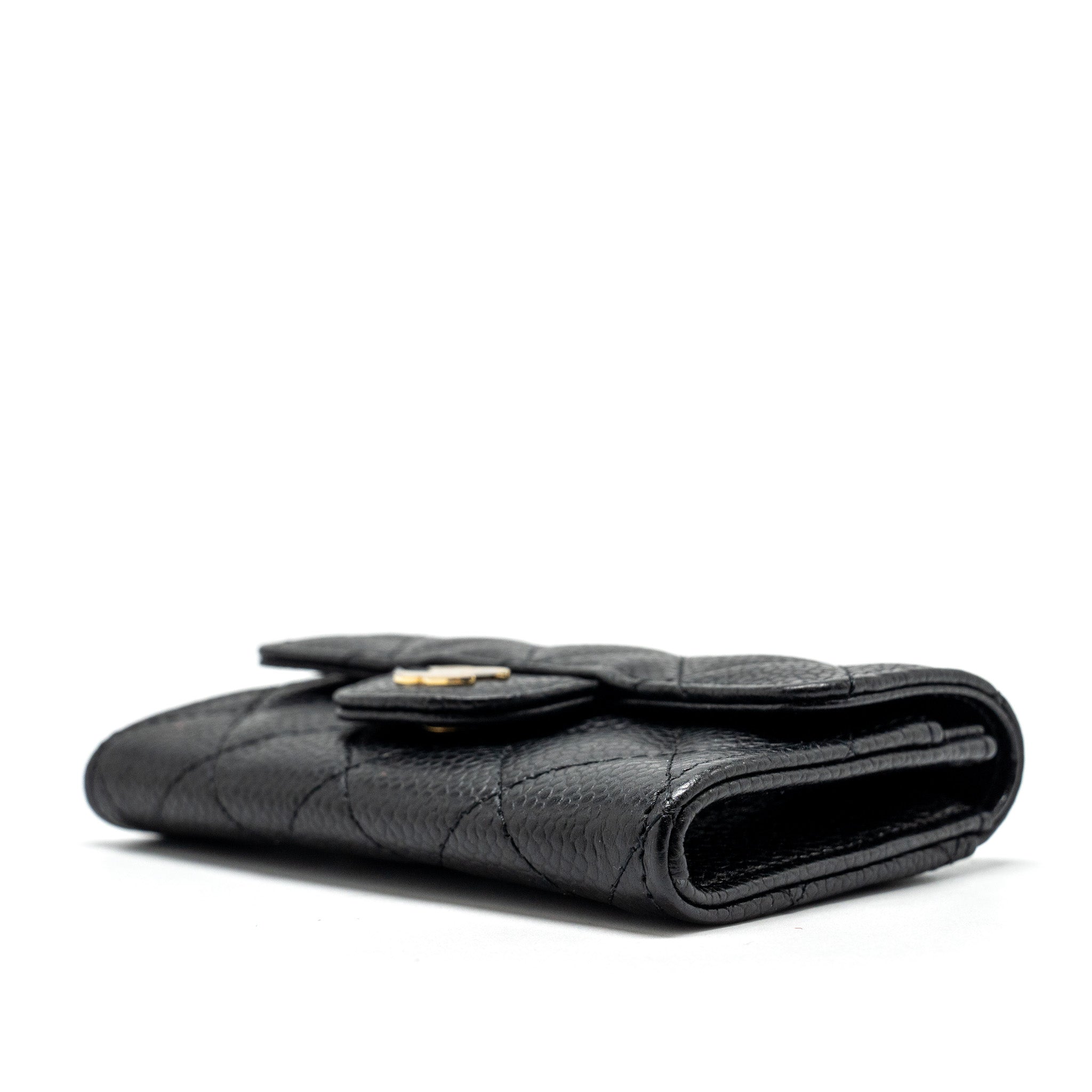 chanel-classic-flap-card-holder-caviar-black-ghwmicrochip-1