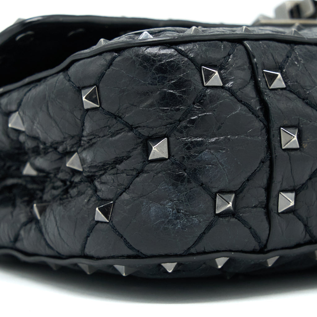valentino-rockstud-top-handle-flap-bag-with-chain-black-shw