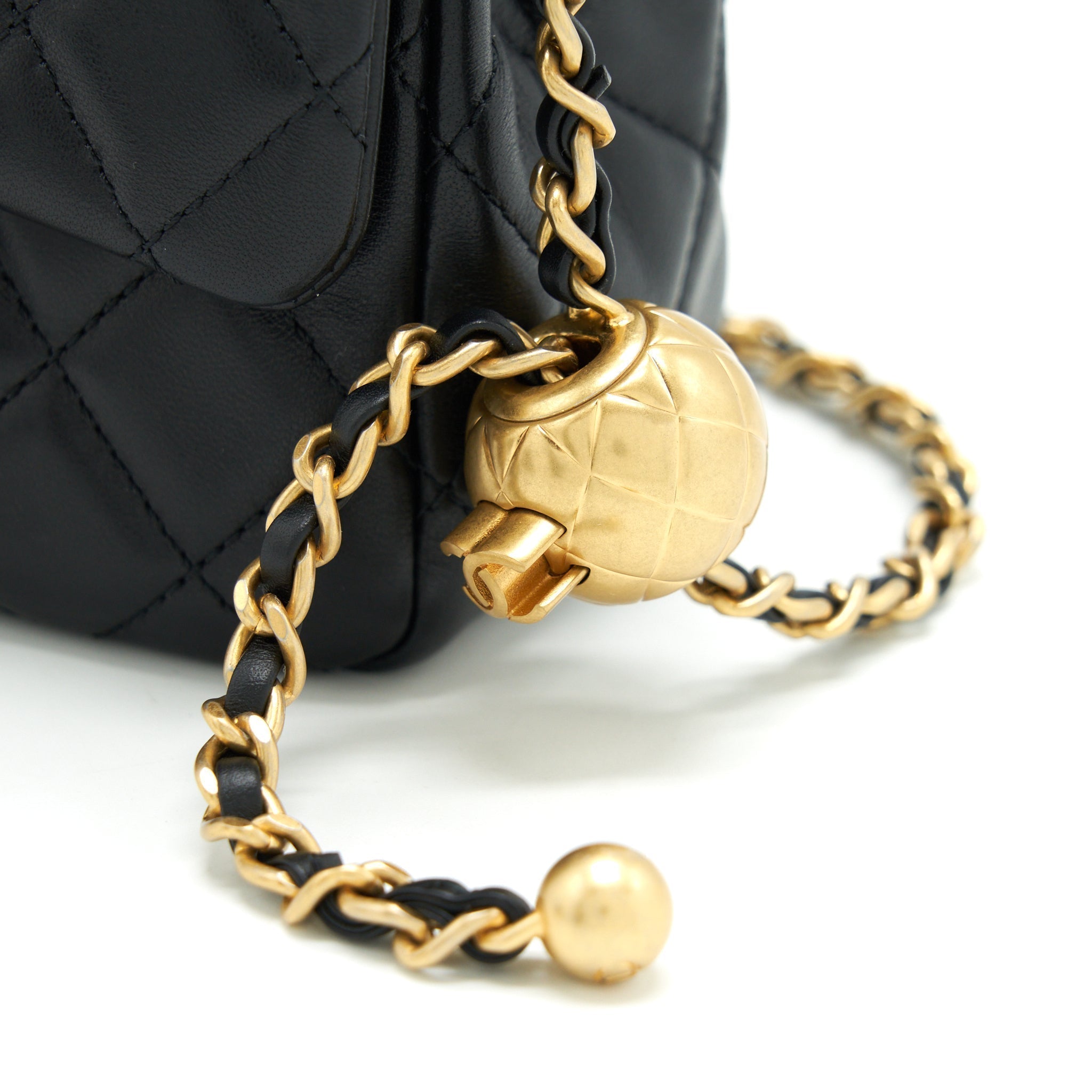 chanel-mini-square-pearl-crush-lambskin-black-ghw