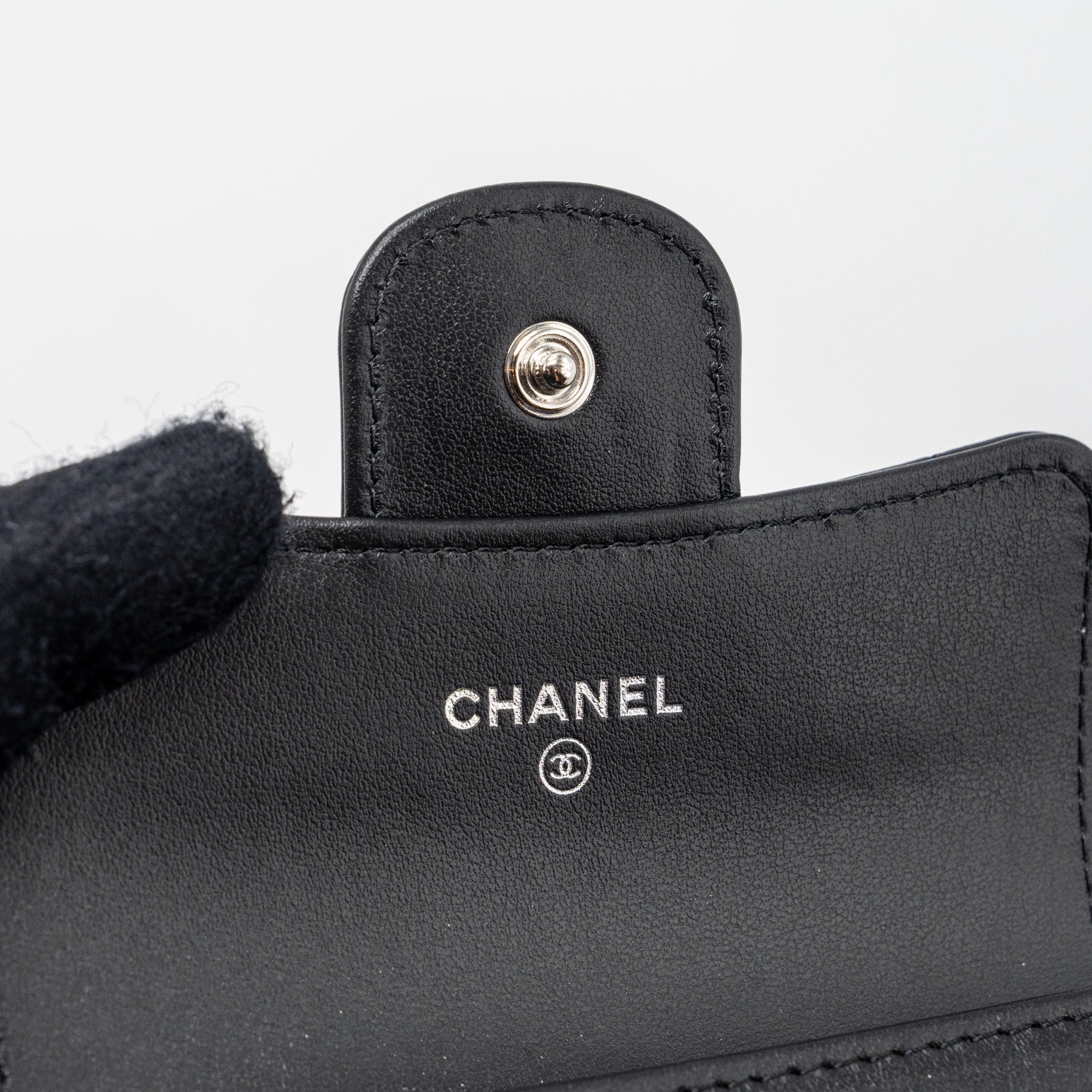 chanel-2-55-reissue-flap-card-holder-aged-calfskin-black-shw-microchip