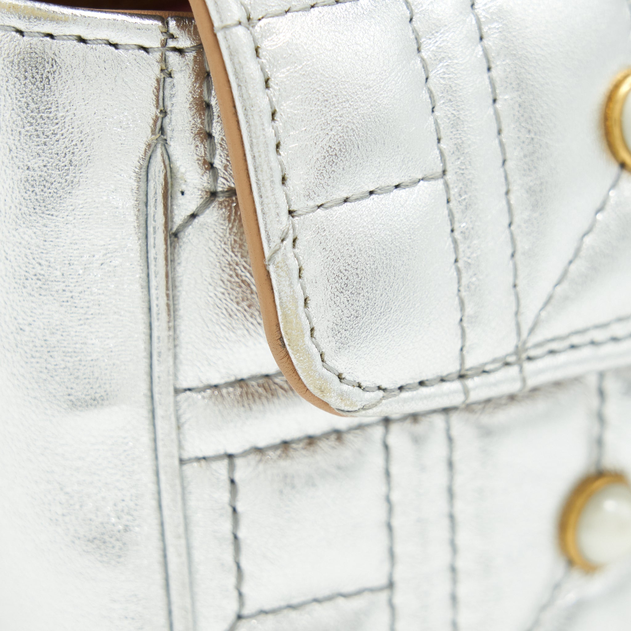 gucci-mini-gg-marmont-flap-bag-limiited-edition-silver-with-pearl-gold-hardware