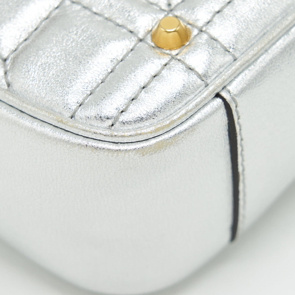 gucci-mini-gg-marmont-flap-bag-limiited-edition-silver-with-pearl-gold-hardware