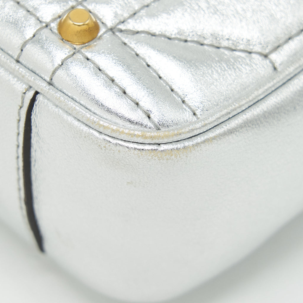 gucci-mini-gg-marmont-flap-bag-limiited-edition-silver-with-pearl-gold-hardware