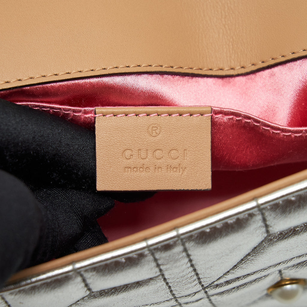 gucci-mini-gg-marmont-flap-bag-limiited-edition-silver-with-pearl-gold-hardware