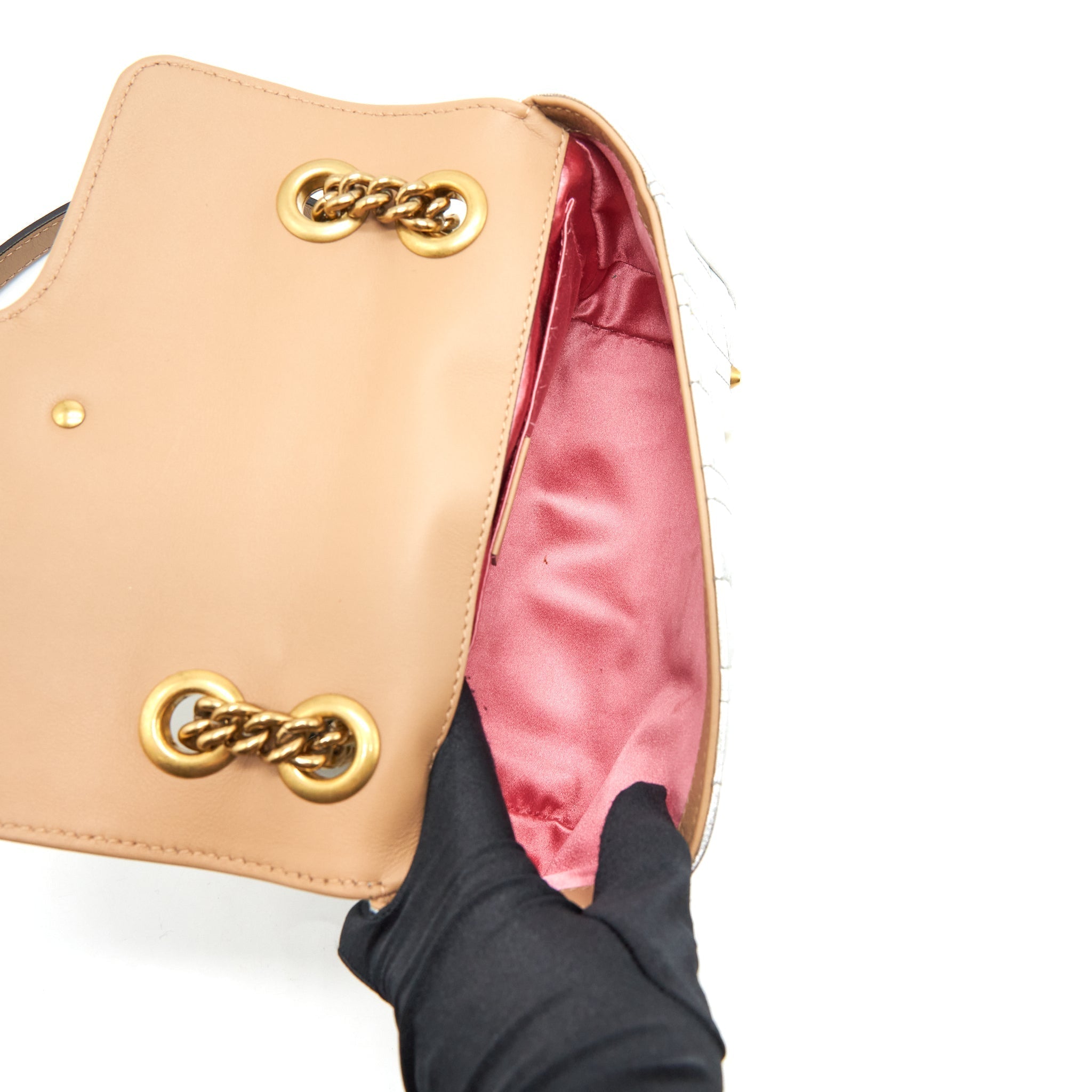 gucci-mini-gg-marmont-flap-bag-limiited-edition-silver-with-pearl-gold-hardware
