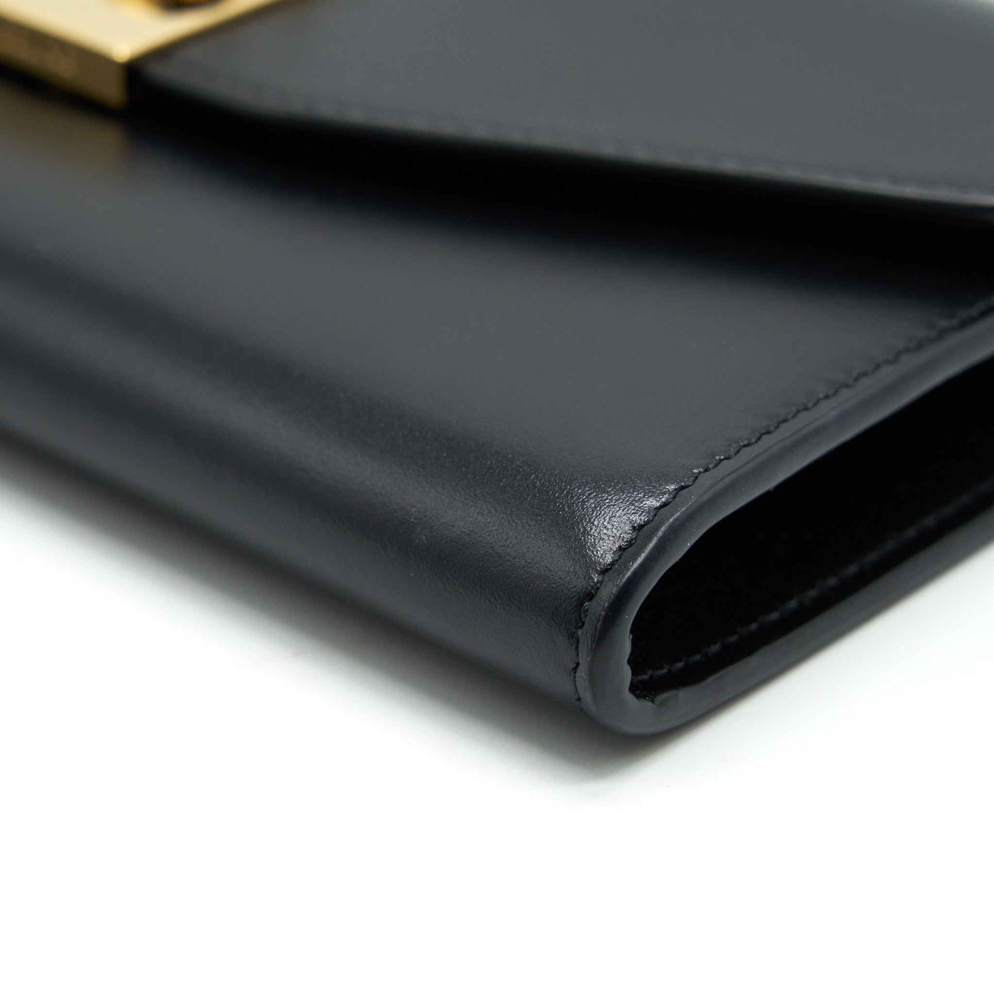 celine-calfskin-c-wallet-on-chain-bag-black-ghw