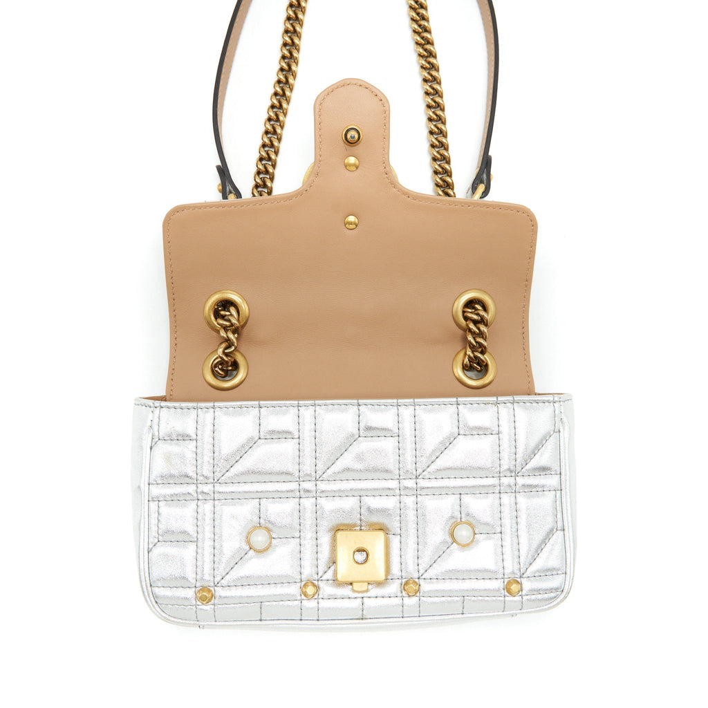gucci-mini-gg-marmont-flap-bag-limiited-edition-silver-with-pearl-gold-hardware