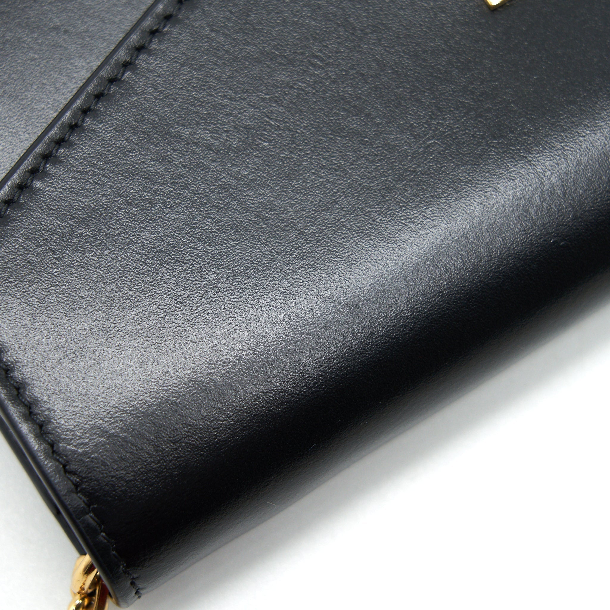 celine-calfskin-c-wallet-on-chain-bag-black-ghw
