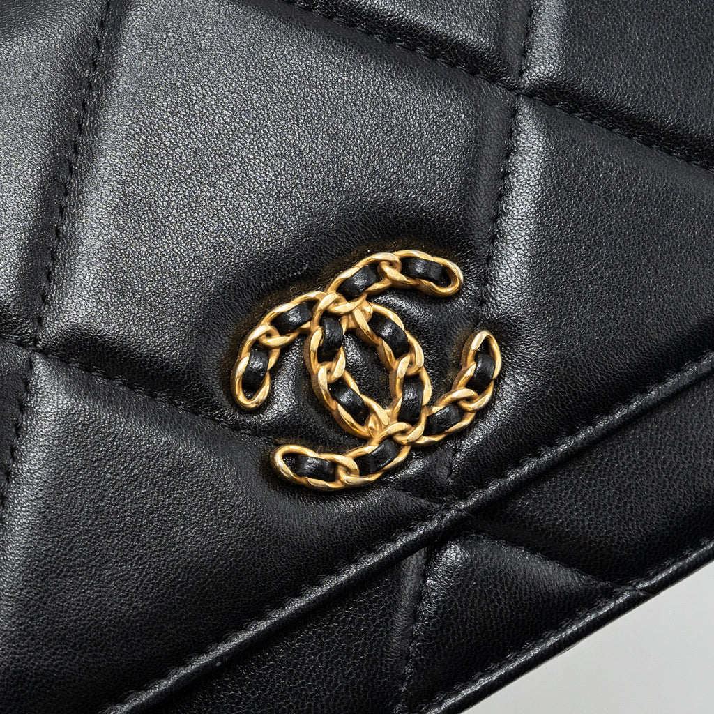 chanel-19-wallet-on-chain-lambskin-black-multicolor-hardware-microchip