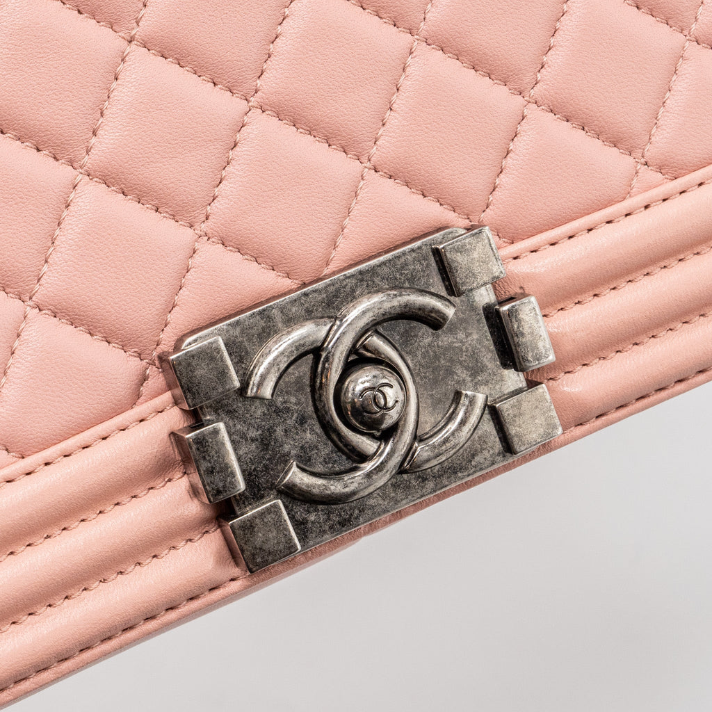chanel-medium-boy-bag-lambskin-light-pink-ruthenium-hardware