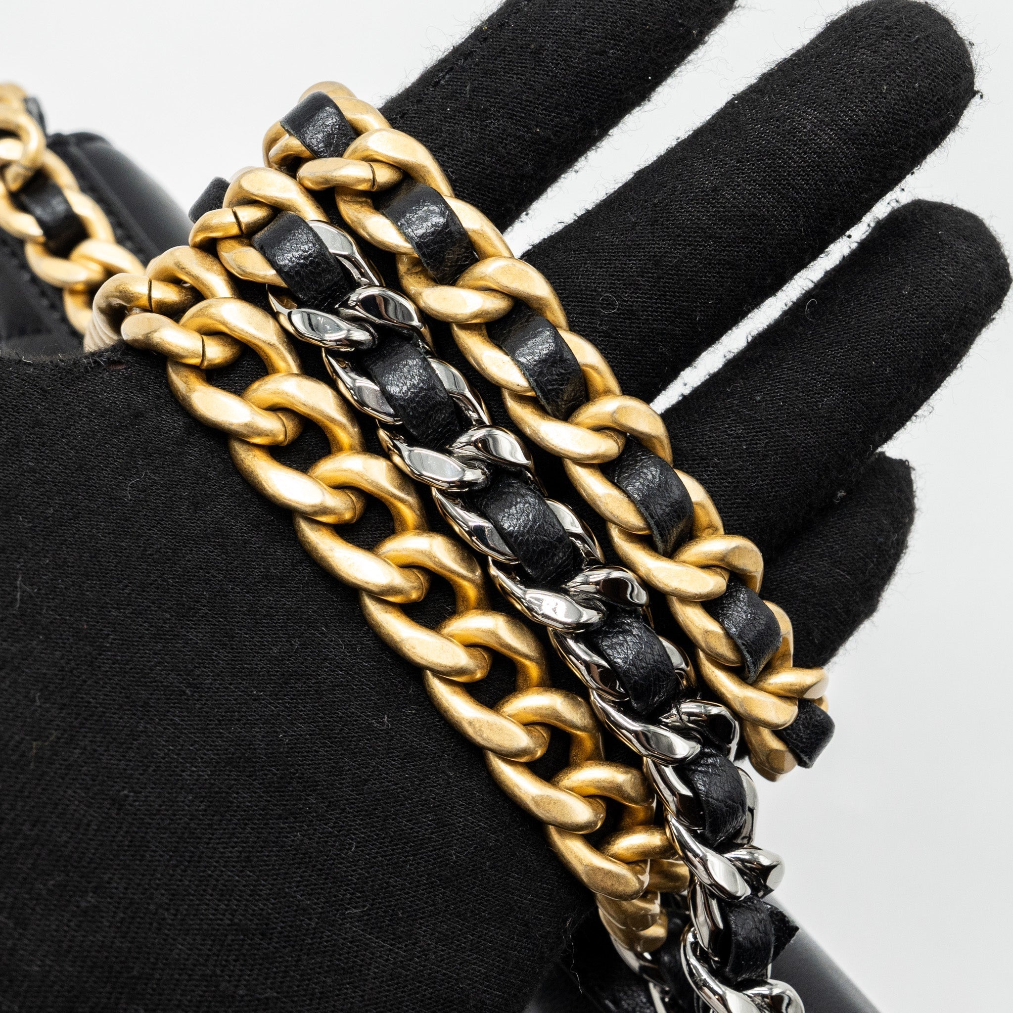 chanel-19-wallet-on-chain-lambskin-black-multicolor-hardware-microchip