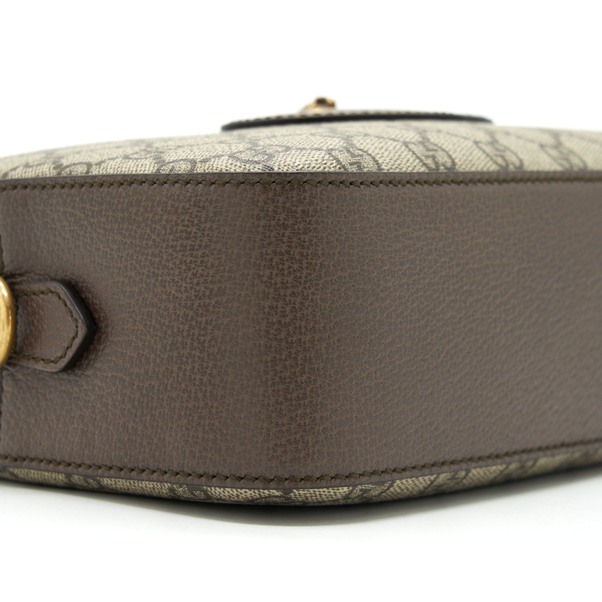 gucci-gg-supreme-camera-crossbody-bag