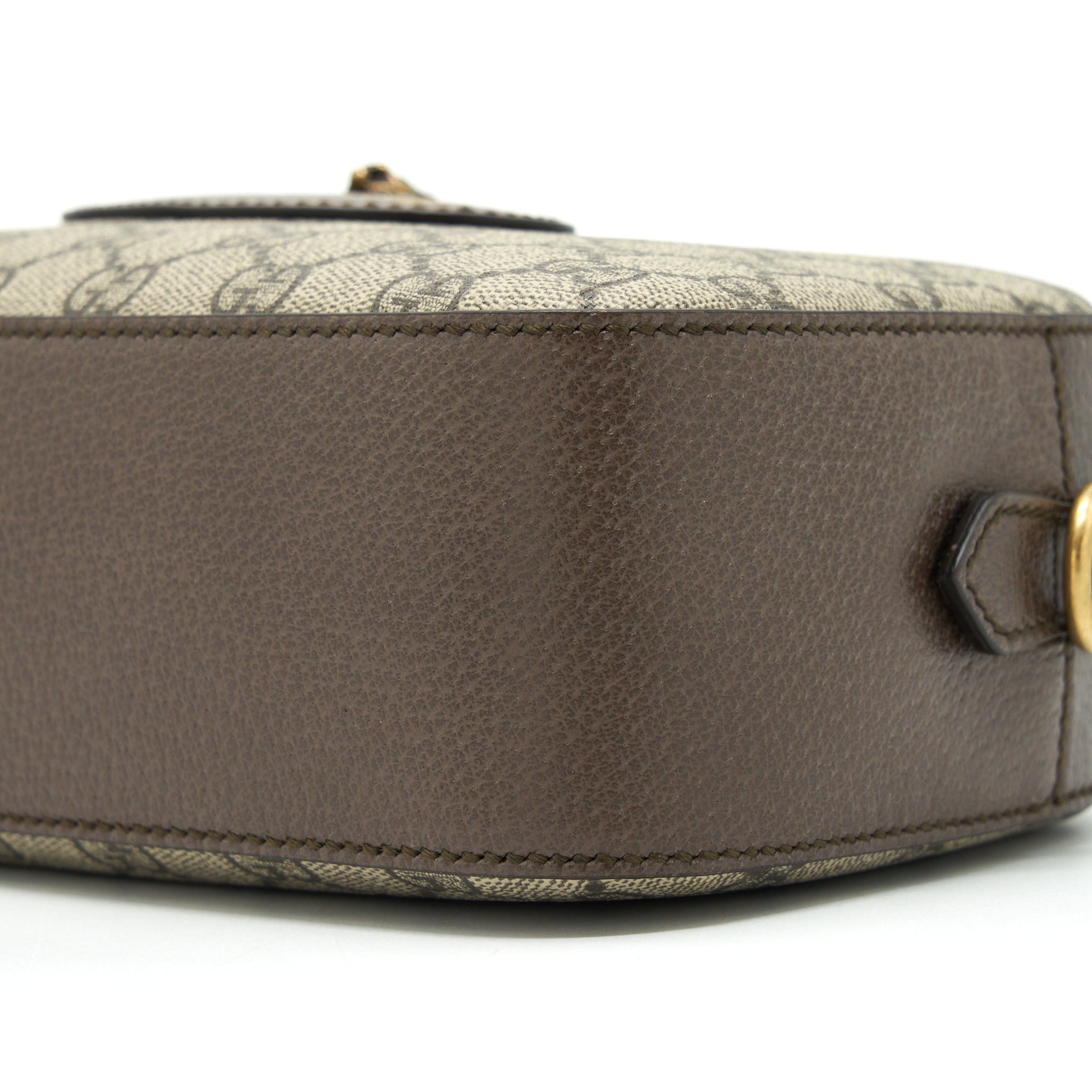 gucci-gg-supreme-camera-crossbody-bag