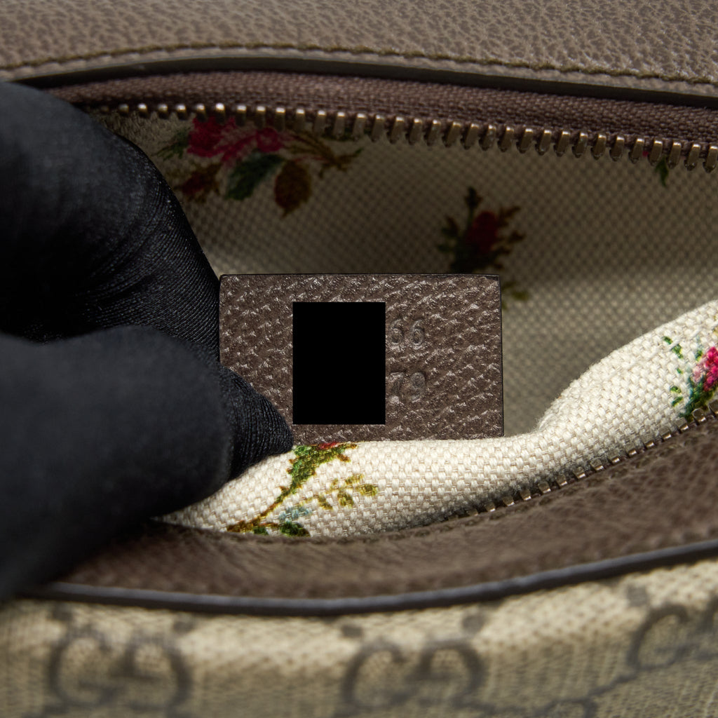 gucci-gg-supreme-camera-crossbody-bag