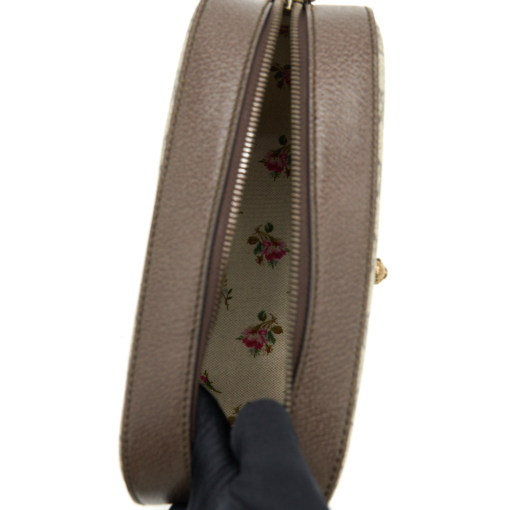 gucci-gg-supreme-camera-crossbody-bag
