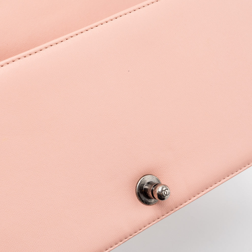 chanel-medium-boy-bag-lambskin-light-pink-ruthenium-hardware