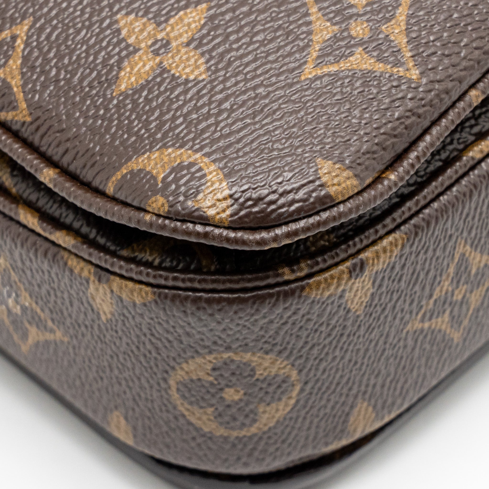 louis-vuitton-pochette-metis-monogram-canvas-ghw-35
