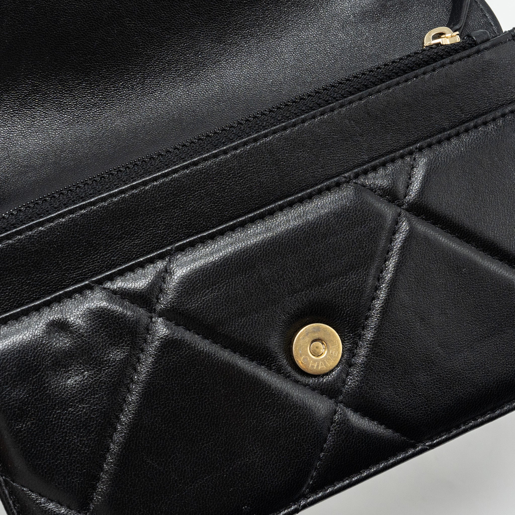 chanel-19-wallet-on-chain-lambskin-black-multicolor-hardware-microchip