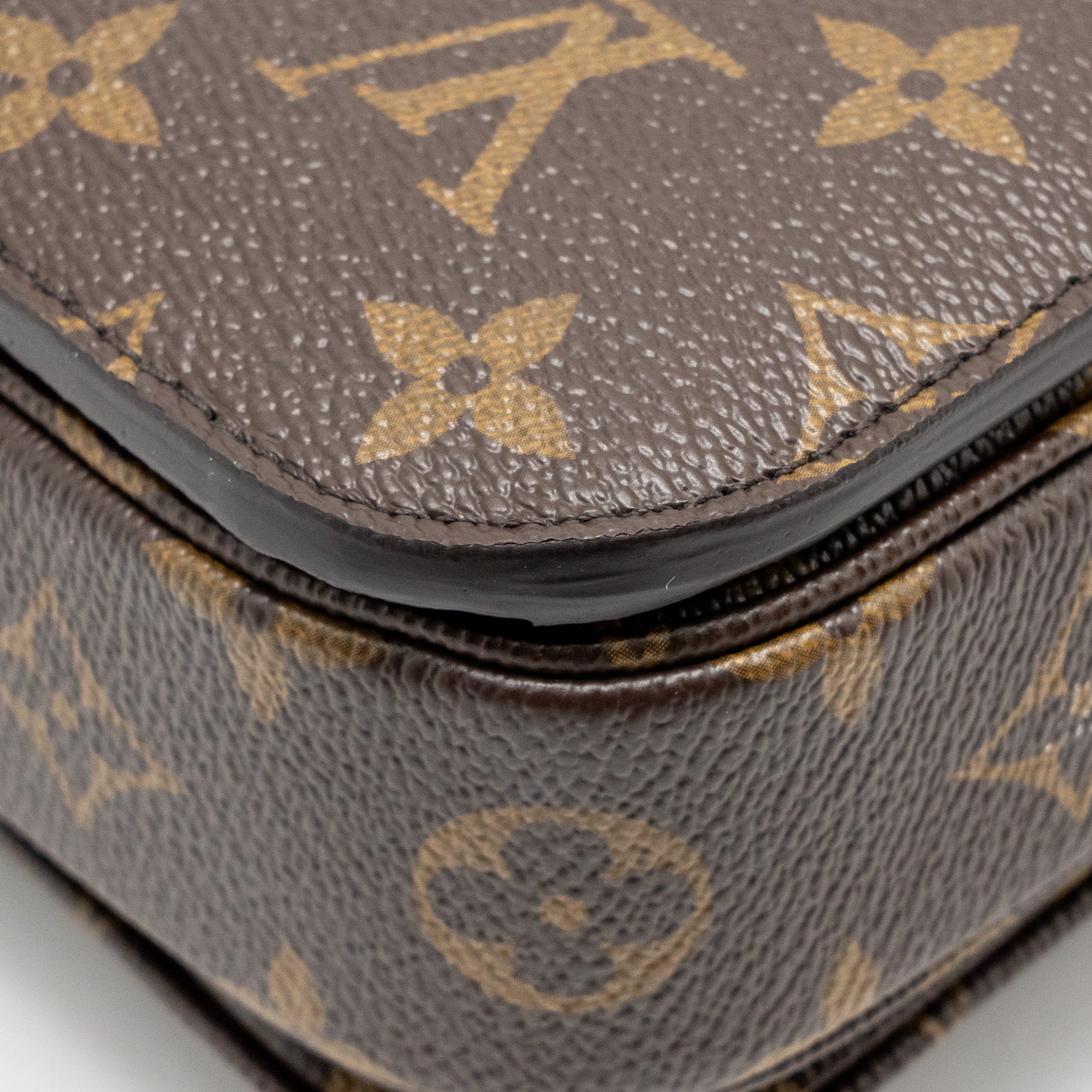louis-vuitton-pochette-metis-monogram-canvas-ghw-35