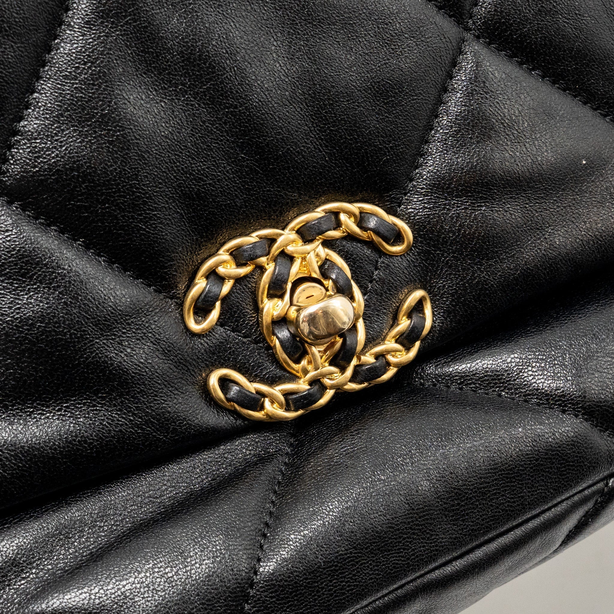 chanel-19bag-black