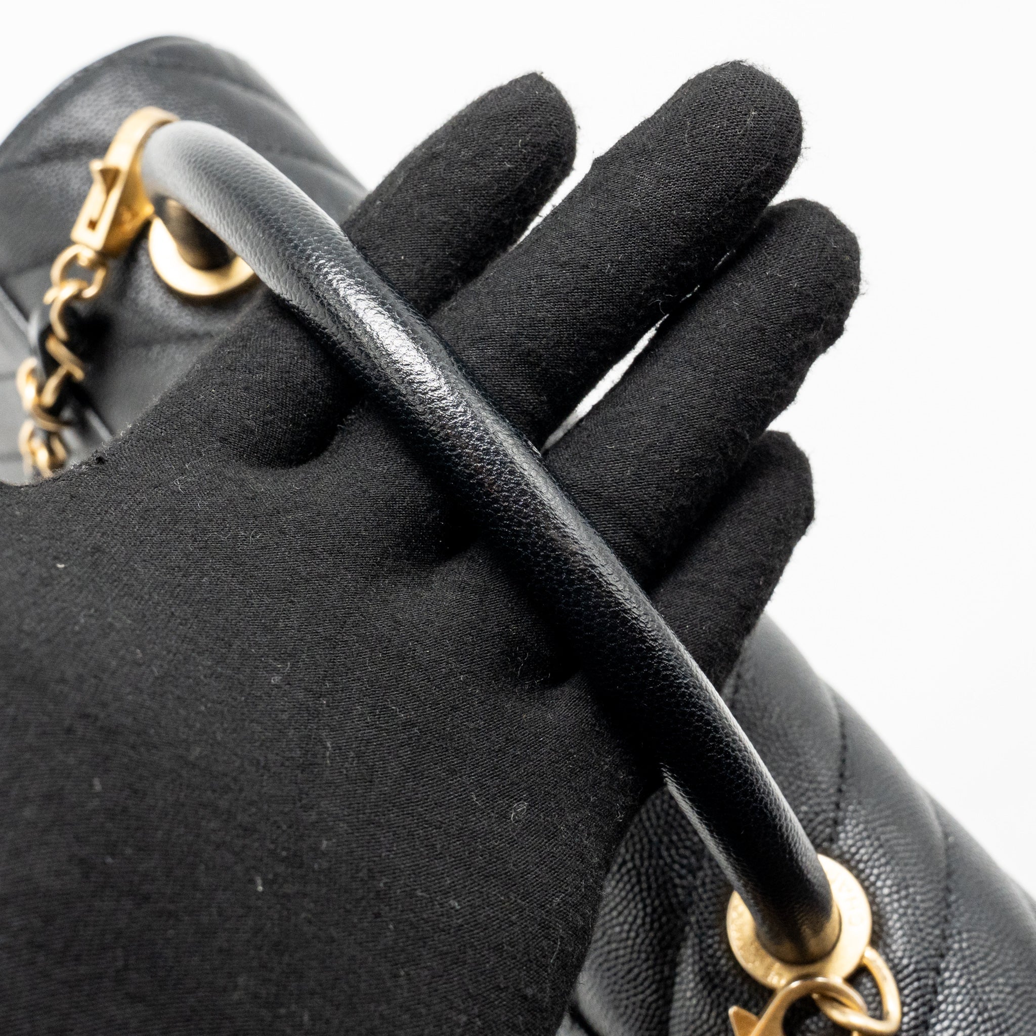 chanel-medium-chevron-coco-handle-caviar-black-ghw