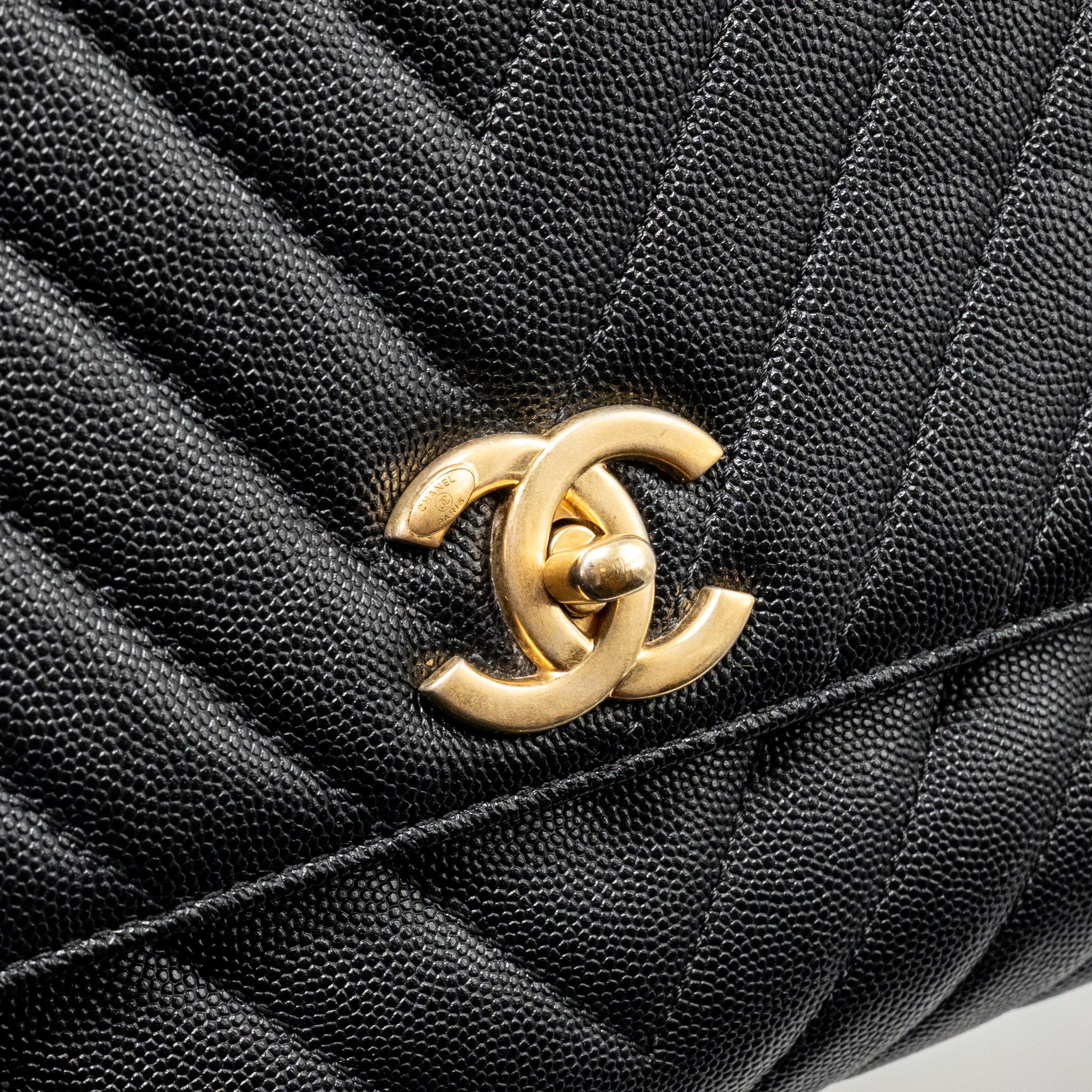 chanel-medium-chevron-coco-handle-caviar-black-ghw