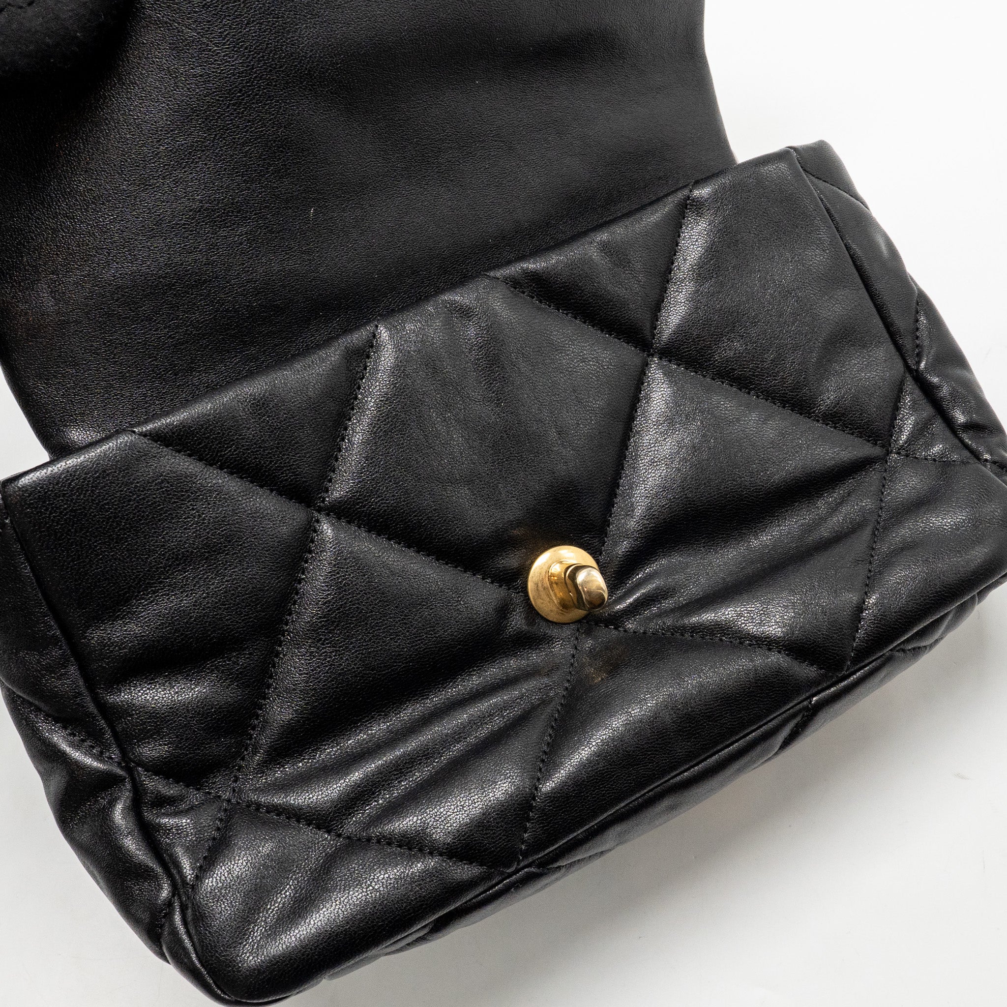 chanel-19bag-black