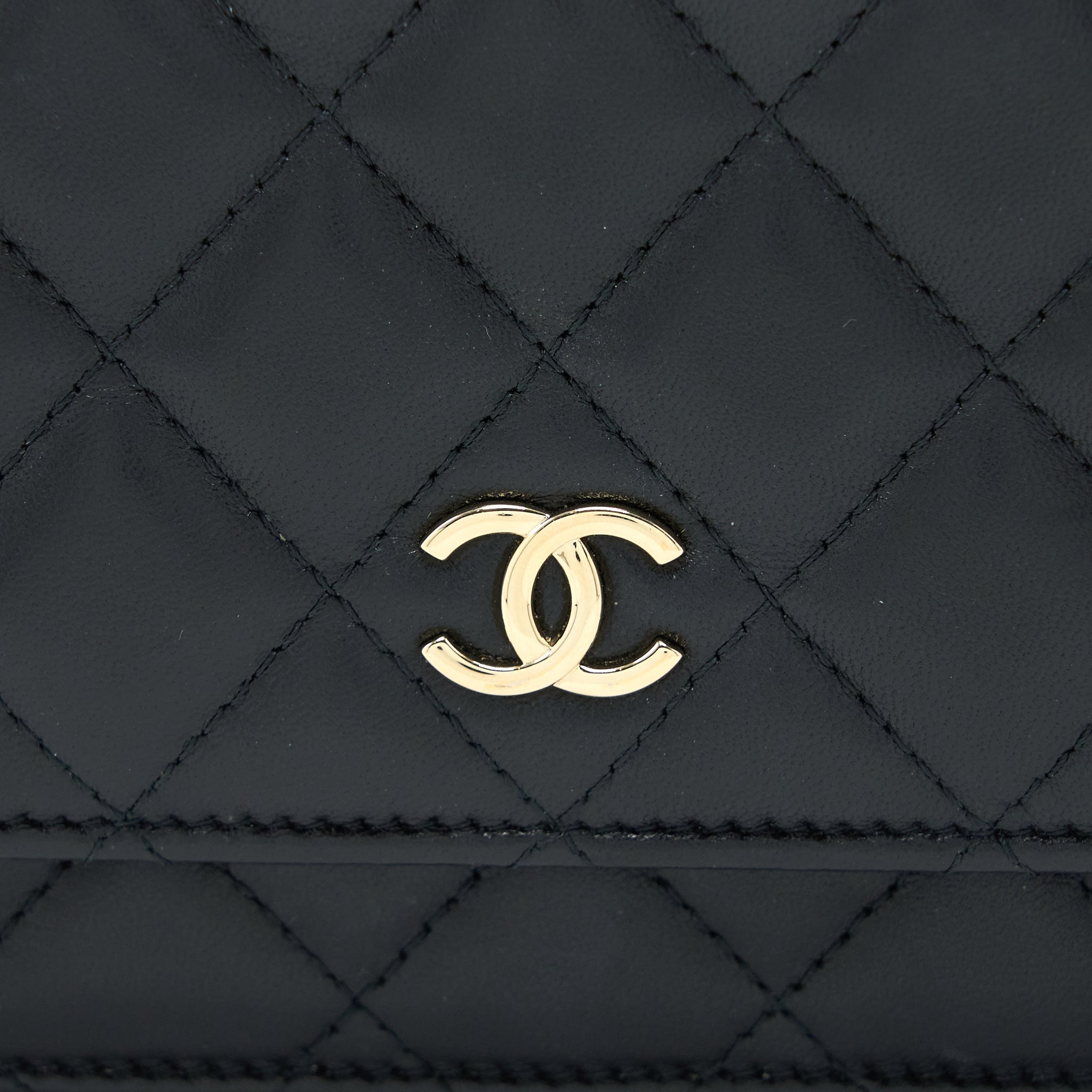 chanel-quilted-wallet-on-chain-with-camellia-chain-lambskin-black-lghw