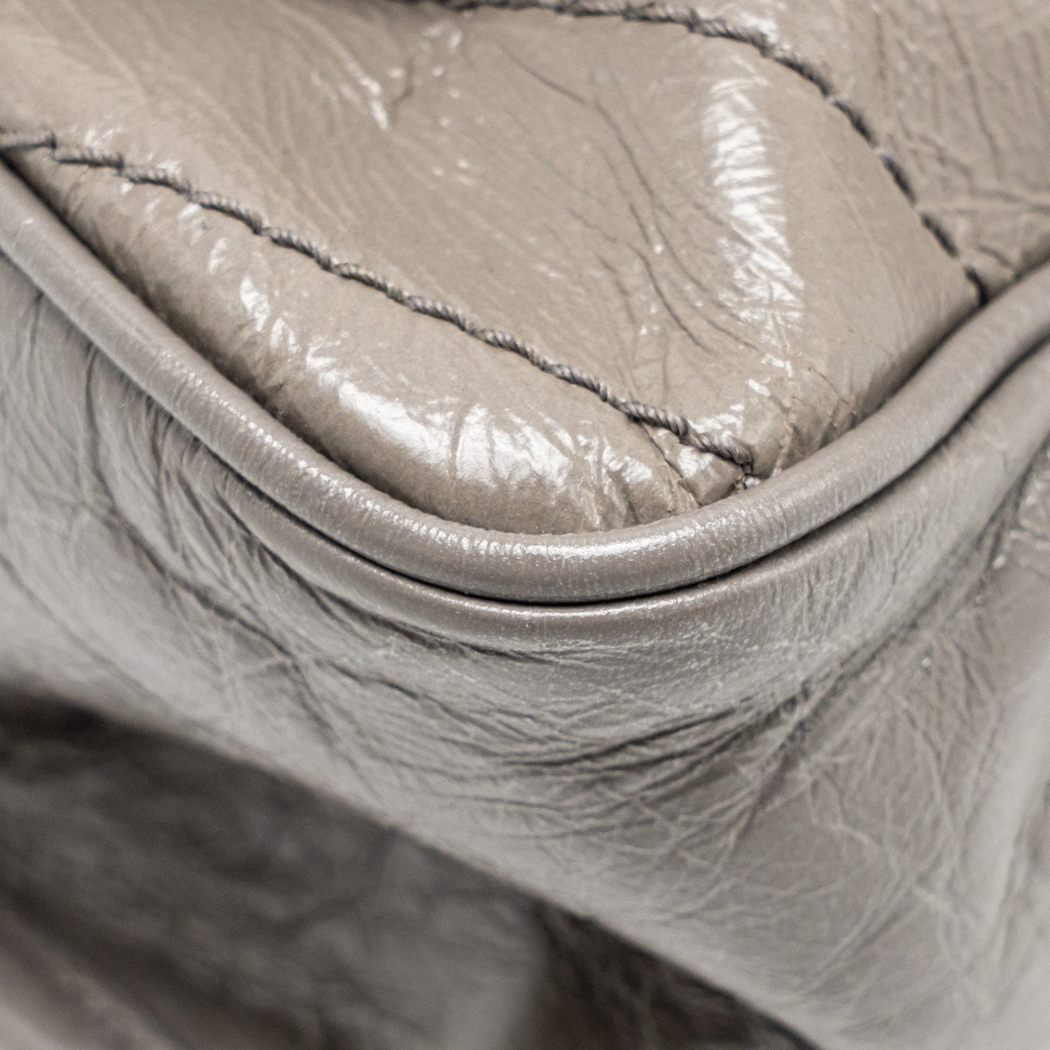 saint-laurent-ysl-large-niki-bag-calfskin-grey-shw