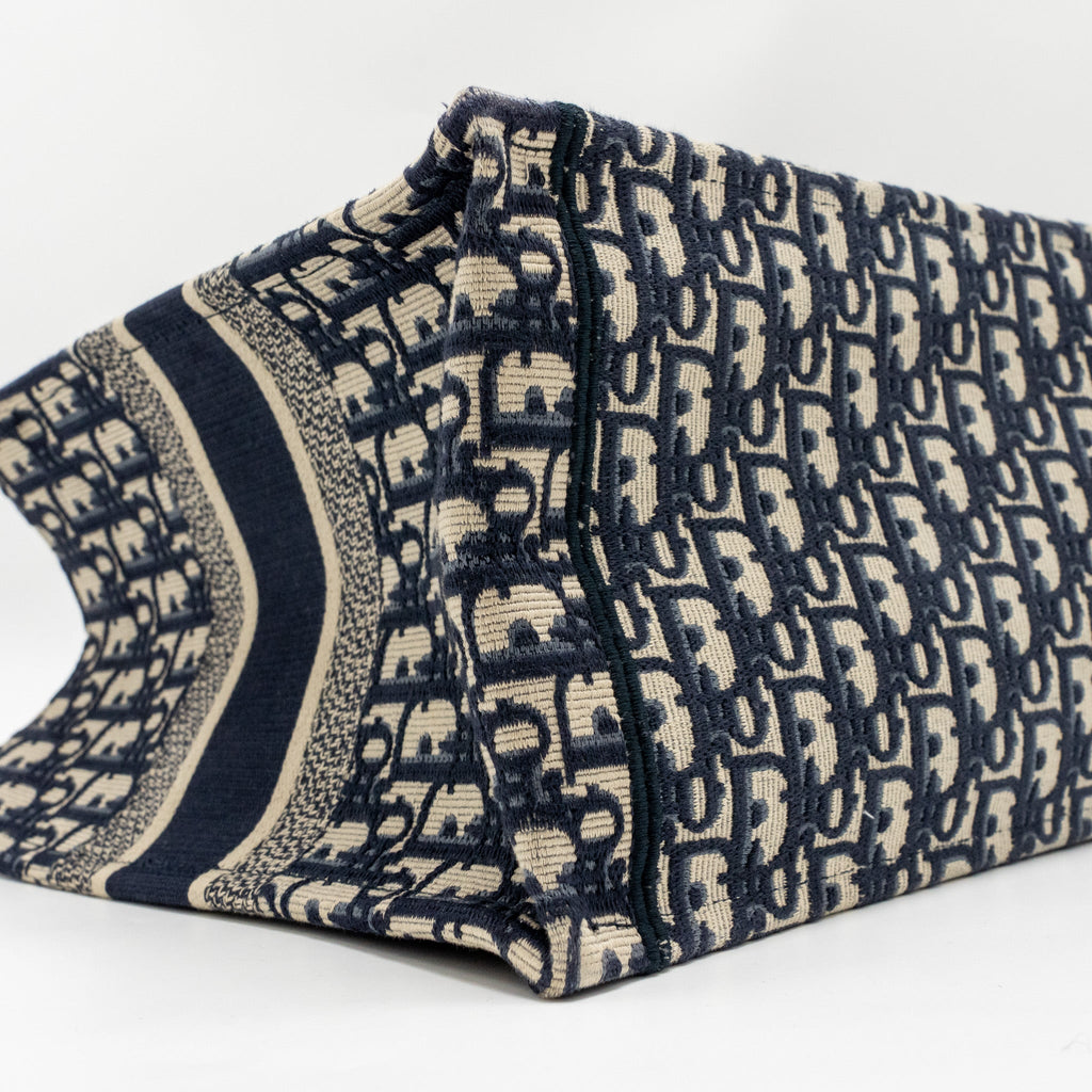 dior-medium-dior-book-tote-dior-oblique-embroidery-ecru-blue
