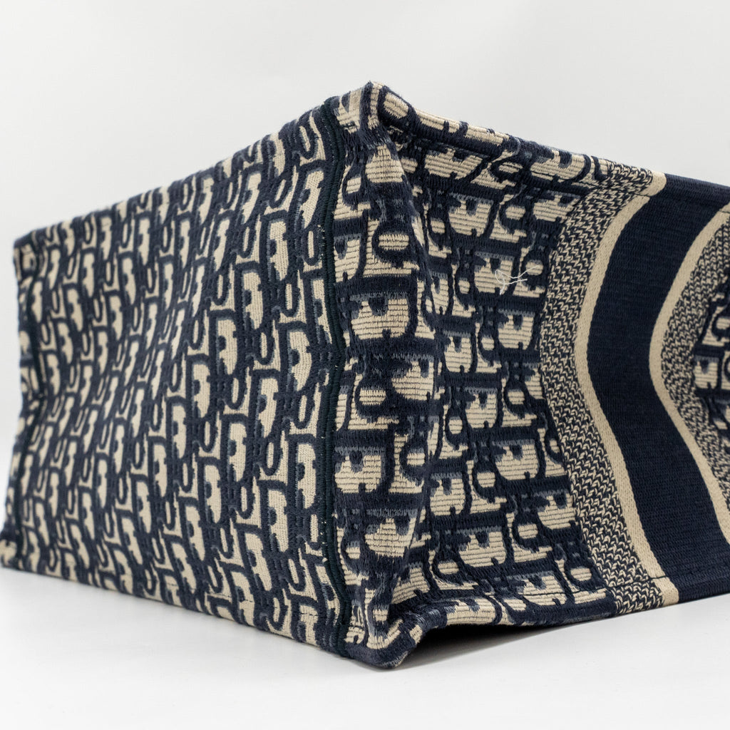 dior-medium-dior-book-tote-dior-oblique-embroidery-ecru-blue