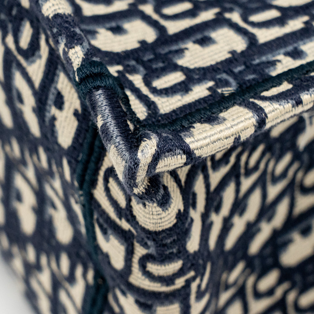 dior-medium-dior-book-tote-dior-oblique-embroidery-ecru-blue