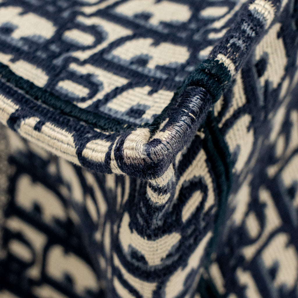 dior-medium-dior-book-tote-dior-oblique-embroidery-ecru-blue