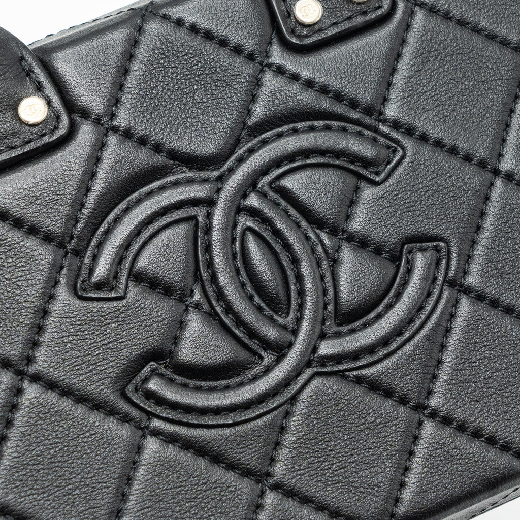 chanel-22b-top-handle-small-vanity-case-calfskin-black-ghwmicrochip-copy