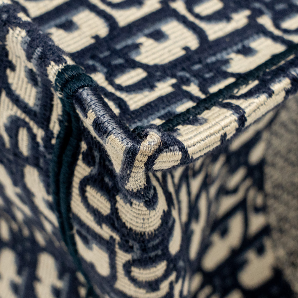 dior-medium-dior-book-tote-dior-oblique-embroidery-ecru-blue