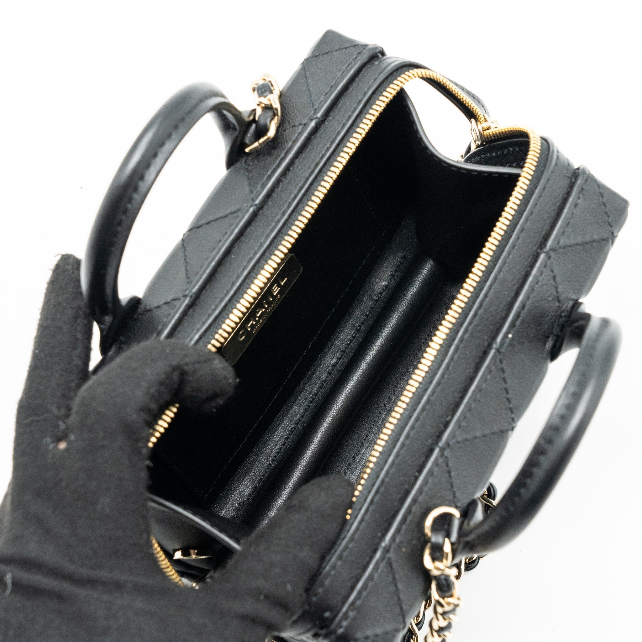 chanel-22b-top-handle-small-vanity-case-calfskin-black-ghwmicrochip-copy