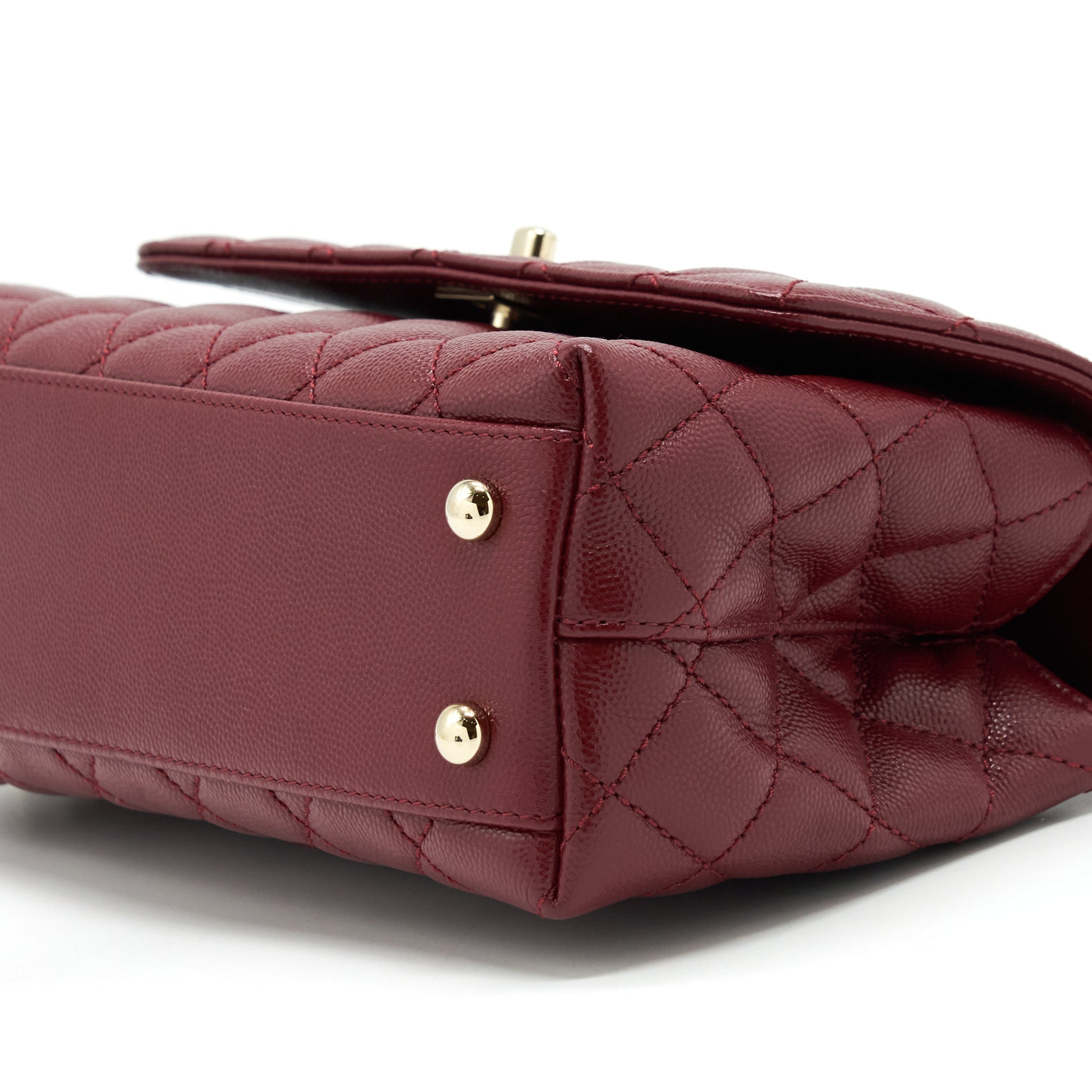 chanel-21a-small-coco-handle-caviar-nc635-burgundy-lghw
