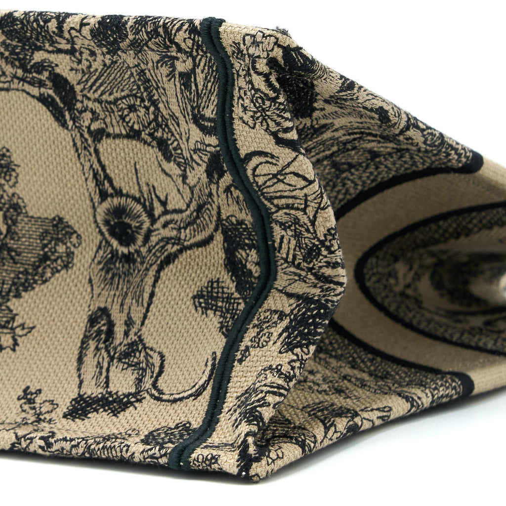 dior-medium-dior-book-tote-beige-toile-de-joey-embroidery