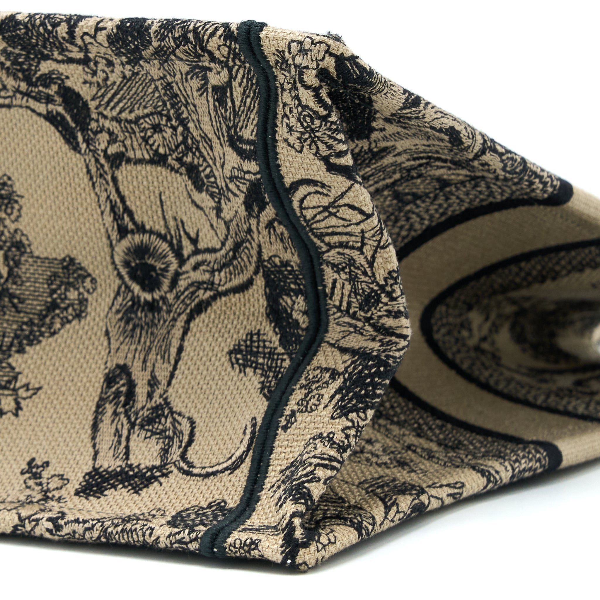 dior-medium-dior-book-tote-beige-toile-de-joey-embroidery