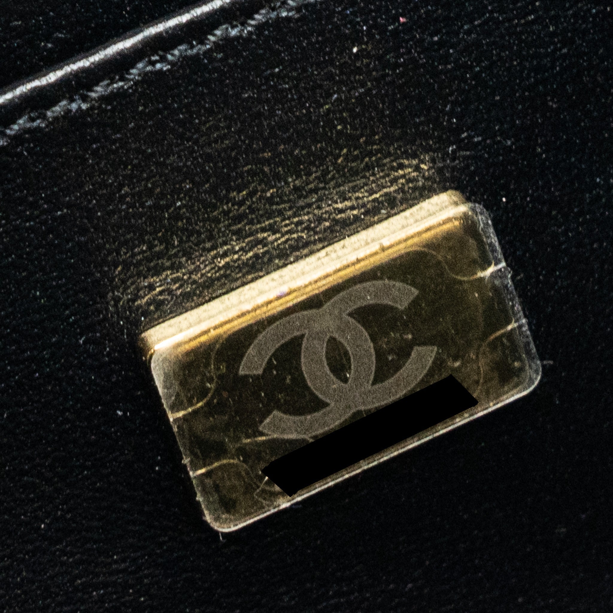 chanel-22b-top-handle-small-vanity-case-calfskin-black-ghwmicrochip-copy