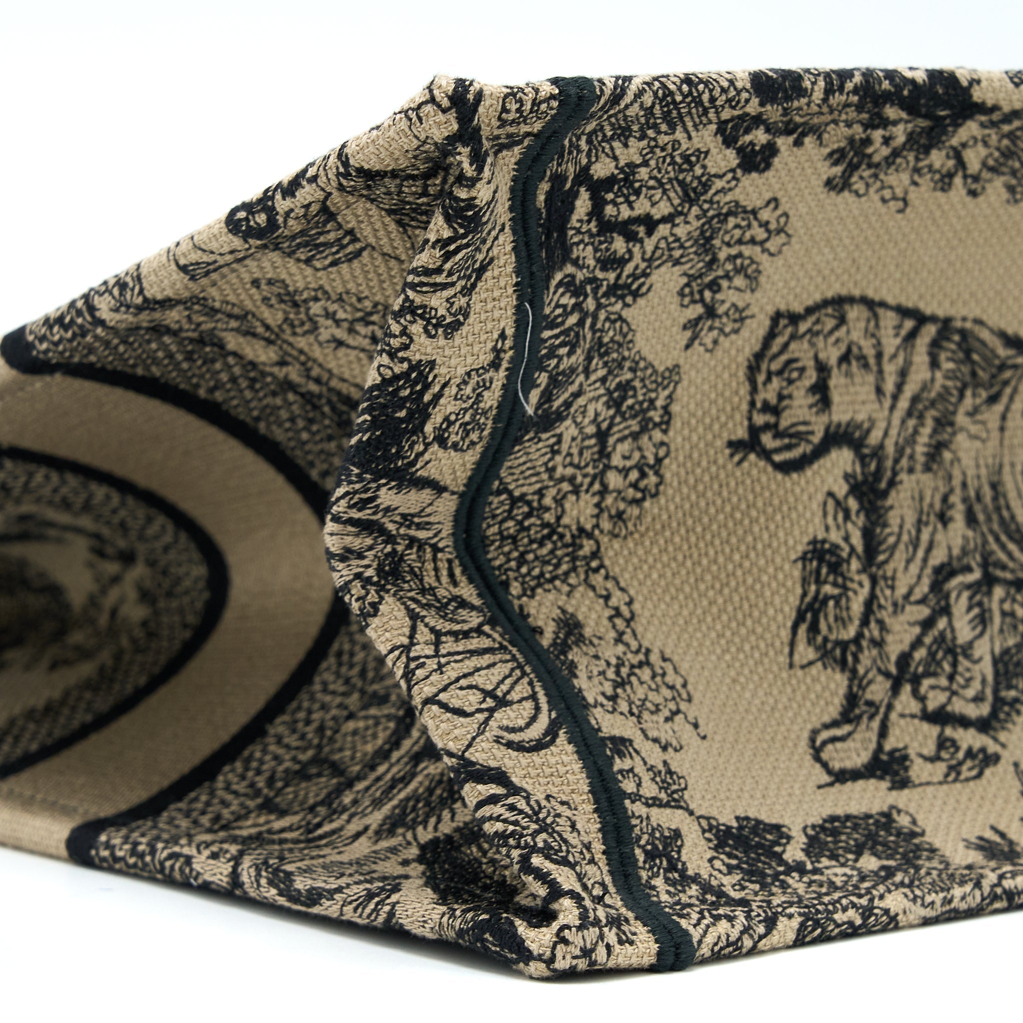 dior-medium-dior-book-tote-beige-toile-de-joey-embroidery