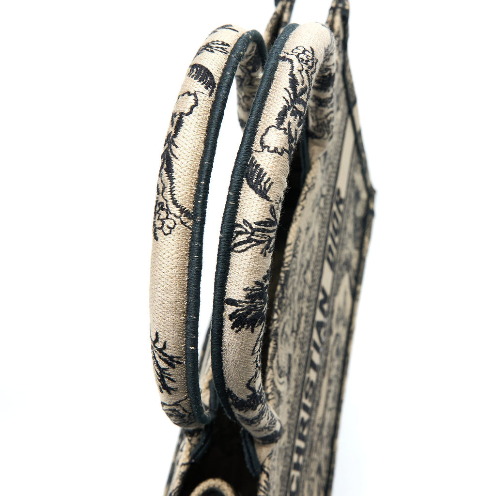 dior-medium-dior-book-tote-beige-toile-de-joey-embroidery