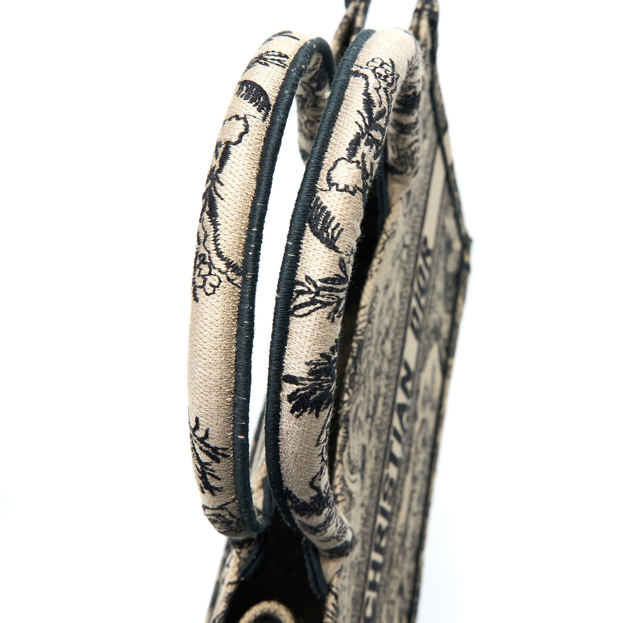 dior-medium-dior-book-tote-beige-toile-de-joey-embroidery