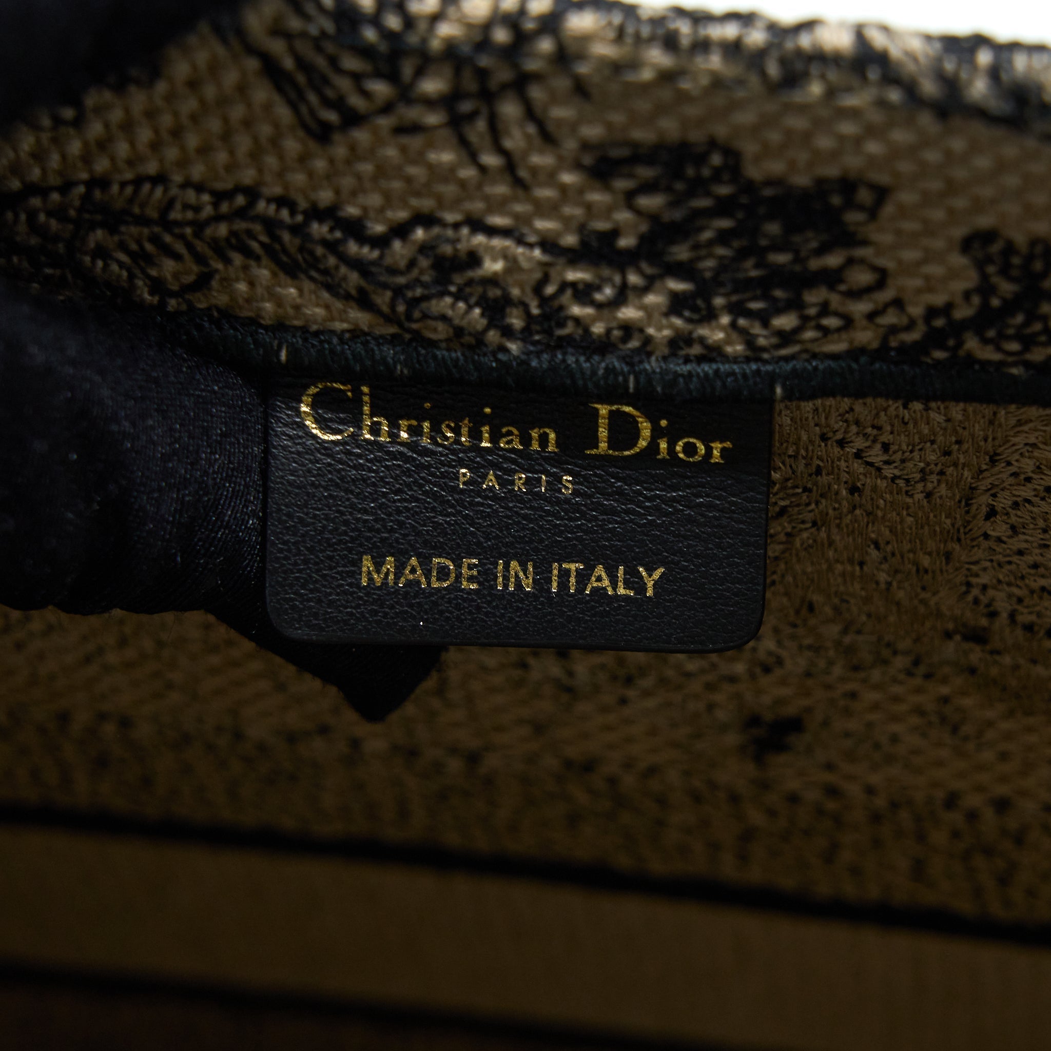 dior-medium-dior-book-tote-beige-toile-de-joey-embroidery