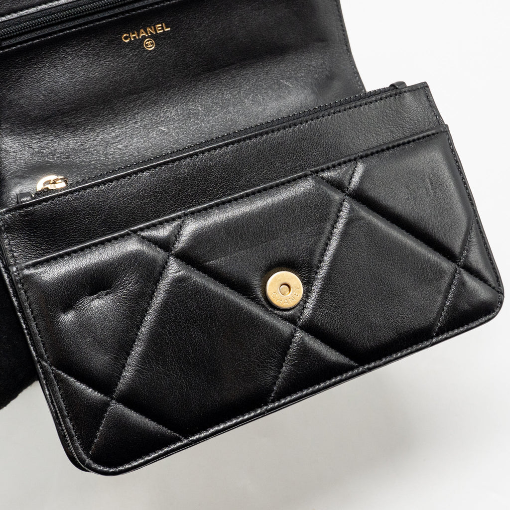 chanel-19-wallet-on-chain-lambskin-black-multicolour-hardware-2