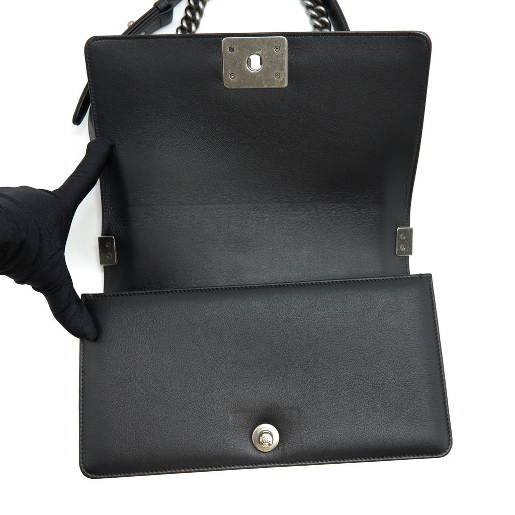 chanel-medium-boy-calfskin-black-ruthenium-hardware