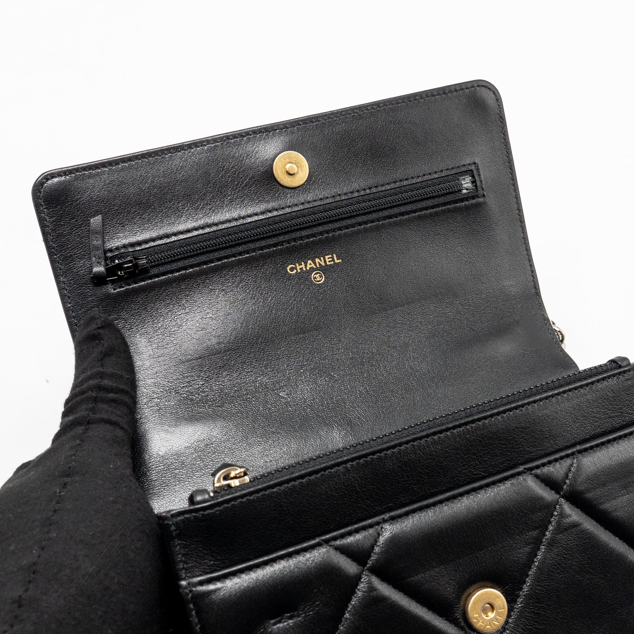 chanel-19-wallet-on-chain-lambskin-black-multicolour-hardware-2