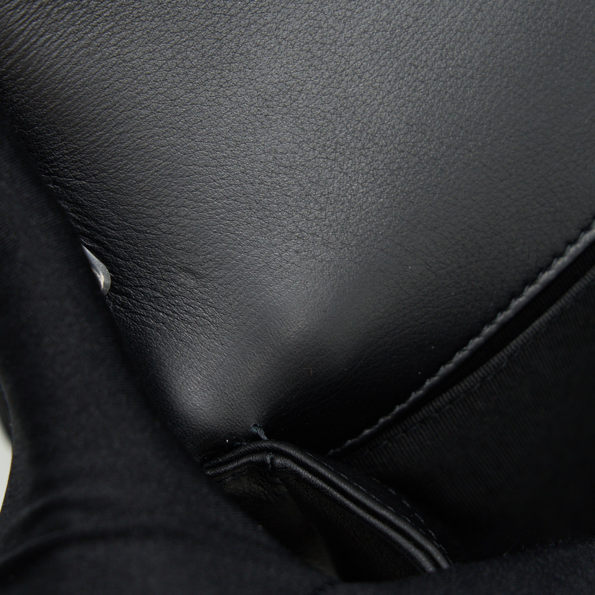 chanel-medium-boy-calfskin-black-ruthenium-hardware