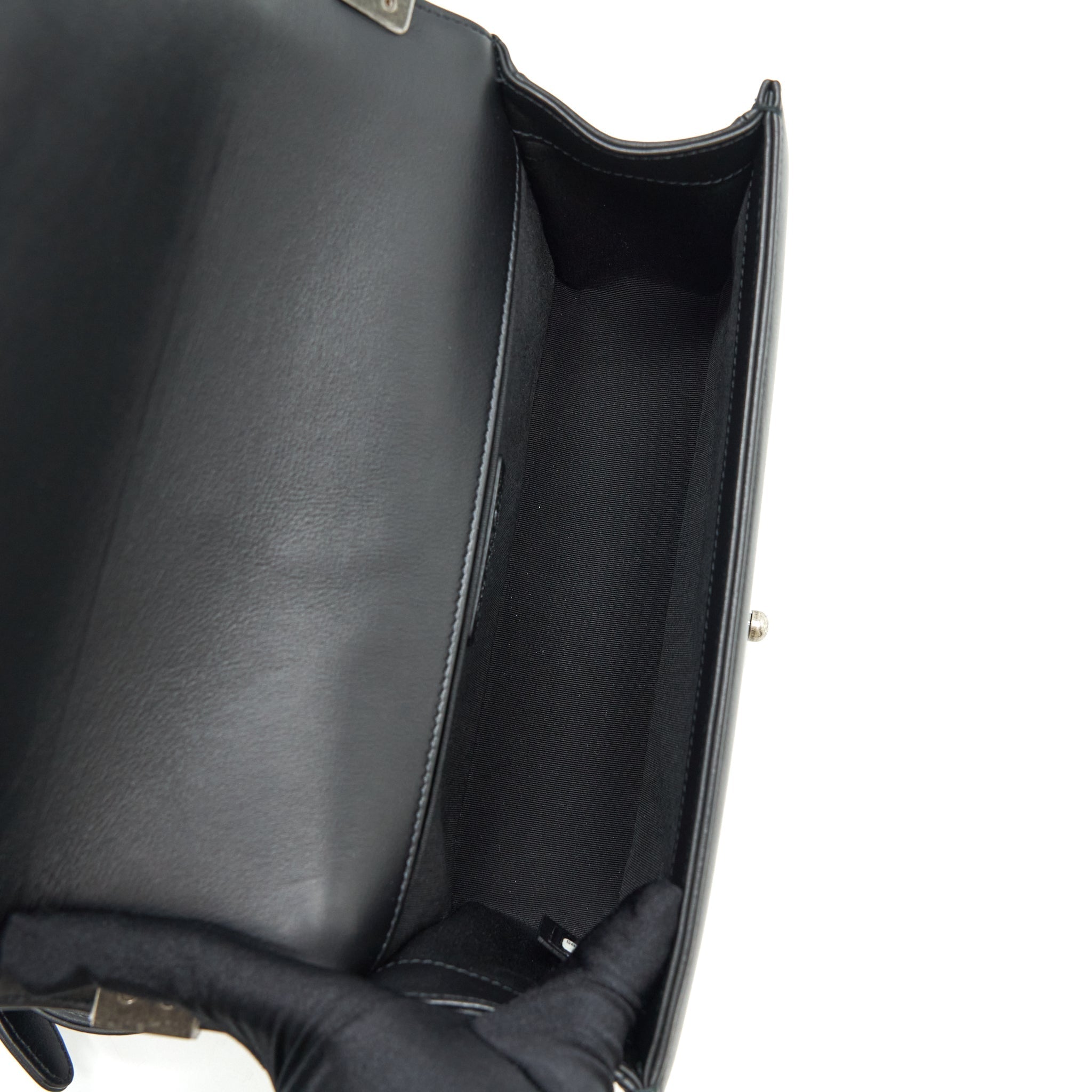 chanel-medium-boy-calfskin-black-ruthenium-hardware